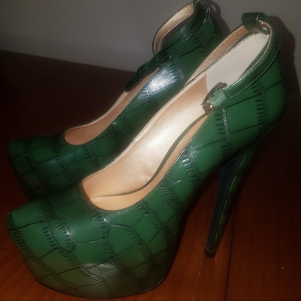 Beautiful hunter green stilettos